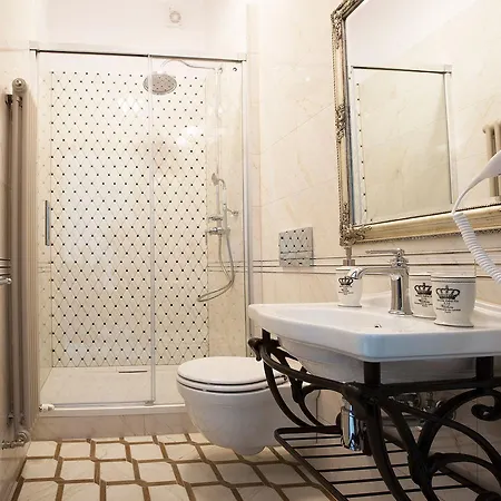 Mistral أوستكا