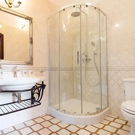 Mistral 3* أوستكا