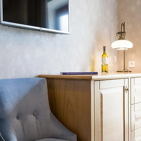 Mistral Nocleg ze śniadaniem 3*