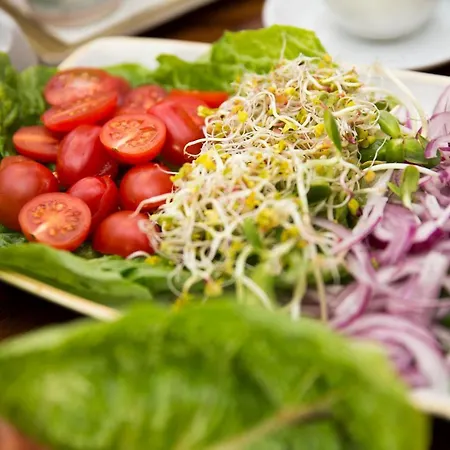 Mistral 3* أوستكا